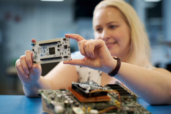 L'&eacute;quipe de recherche souhaite int&eacute;grer sur une puce &eacute;lectronique un r&eacute;seau de neurones d&eacute;velopp&eacute; pour d&eacute;tecter les attaques, sans perte de performance.