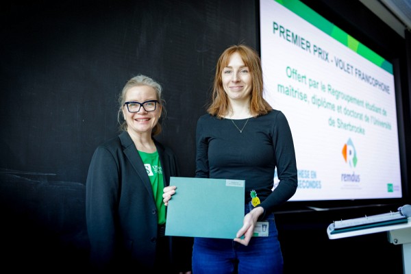 Margot Dessartine et Patricia Fournier, vice-rectrice adjointe au d&eacute;veloppement de la recherche.