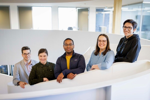 De gauche &agrave; droite, Jean-Fran&ccedil;ois Daoust,&nbsp;Emmanuelle Dor&eacute;,&nbsp;Fabrice Jean-Pierre,&nbsp;Bruna Rego De Vasconcelos et Marie Brunet, les&nbsp;professeures et professeurs membres du jury 2025.