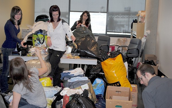 Couvertures, v&ecirc;tements chauds, articles de premiers soins et d'hygi&egrave;ne ainsi que denr&eacute;es non p&eacute;rissables seront divis&eacute;s dans 30&nbsp;sacs &agrave; dos et achemin&eacute;s &agrave; l'organisme communautaire L'Abri de la Rive-Sud le 14&nbsp;f&eacute;vrier.