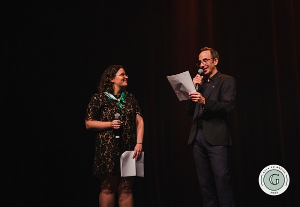 La pr&eacute;sidente de l'AGEG Arianne Jalbert, en compagnie du doyen Jean Proulx, rappelant la culture de l'implication et de l'engagement qui r&egrave;gne&nbsp;au sein de la communaut&eacute; &eacute;tudiante.