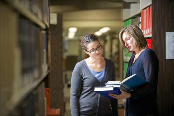 La professeure Dufour appr&eacute;cie grandement le contact avec les &eacute;tudiants