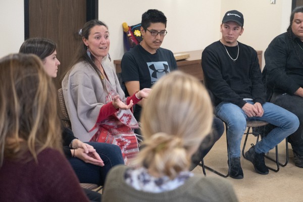 Pascale O'Bomsawin est directrice g&eacute;n&eacute;rale de Kina8at, un OBNL dont la mission est de permettre la gu&eacute;rison et la reconnexion&nbsp;culturelle chez les&nbsp;Premi&egrave;res Nations et de favoriser la r&eacute;conciliation et le partage des&nbsp;cultures autochtones&nbsp;avec tous.