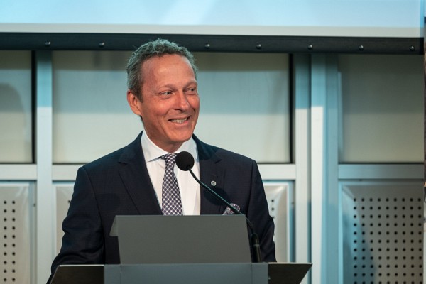 M. Luc Blanchard (Administration 1984) s'est dit fier de repr&eacute;senter BMO Groupe financier et d'annoncer un soutien&nbsp;&agrave; son alma mater.