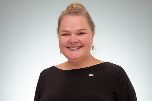 Professeure Anne Lessard, vice-rectrice &agrave; la recherche et vice-rectrice aux relations internationales