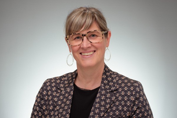 Professeure Isabelle Dionne, vice-rectrice aux &eacute;tudes et &agrave; la vie &eacute;tudiante