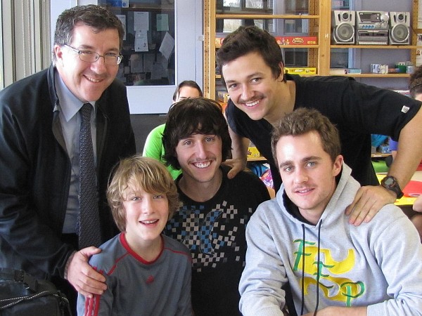 Olivier Cloutier-Faucher, en compagnie de son p&egrave;re (&agrave; gauche), lors de la derni&egrave;re rencontre avec ses parrains, David Bezeau, Jean-Philippe Gagnon et Alexandre Hamann.