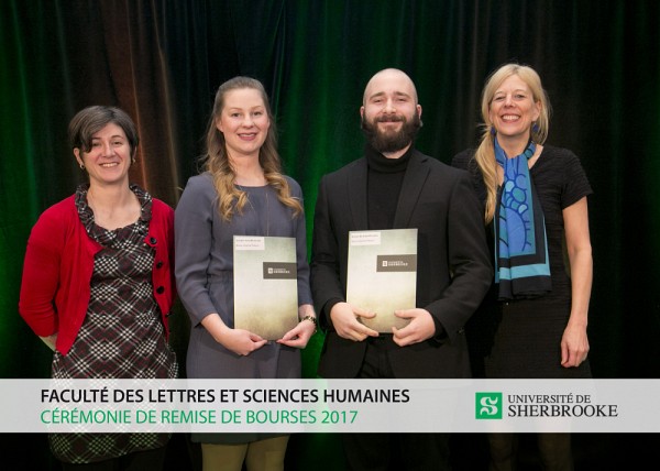 Isabelle Lacroix, directrice de l'&Eacute;cole de politique appliqu&eacute;e, Audrey-Ann Blanchet et Daniel Richard-Pelchat, r&eacute;cipiendaires des bourses offertes par le Fonds Imperial Tobacco, et Christine Hudon, doyenne de la FLSH.