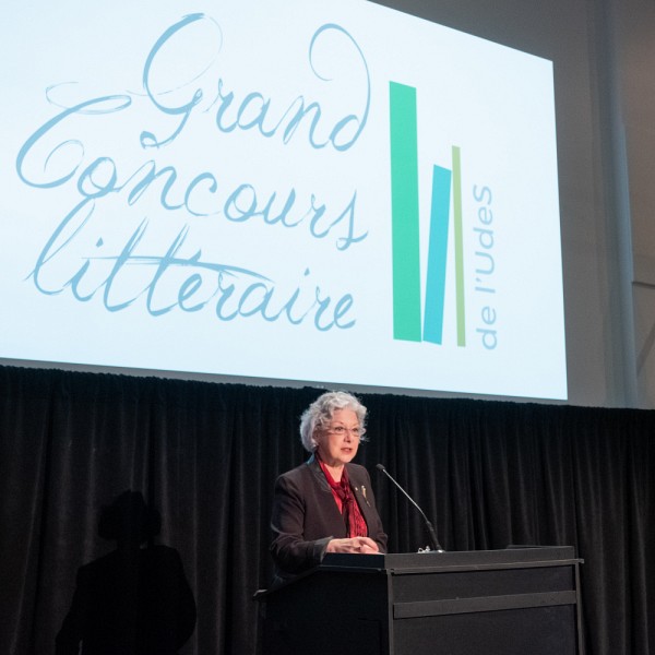 La Pre Jocelyne Faucher, vice-rectrice &agrave; la vie &eacute;tudiante et secr&eacute;raire g&eacute;n&eacute;rale.