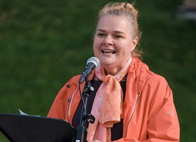 La doyenne de la Facult&eacute; d'&eacute;ducation, Pre Anne Lessard, a remerci&eacute; les partenaires de cette nouvelle &egrave;re de collaboration et rappel&eacute; que les solutions de fond qui permettront d'entreprendre une v&eacute;ritable gu&eacute;rison avec les Premiers Peuples passeront par la collaboration et l'&eacute;ducation.