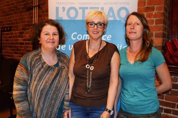 Manon Imbeault (au centre), r&eacute;cipiendaire du prix Rel&egrave;ve de l'OTTIAQ.