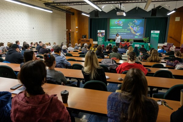 Une conf&eacute;rence intitul&eacute;e&nbsp;Un regard autochtone sur l&rsquo;&eacute;ducation, l&rsquo;activit&eacute; physique et la sant&eacute;&nbsp;prononc&eacute;e par&nbsp;l'animatrice et militante autochtone&nbsp;M&eacute;lissa Mollen Dupuis &agrave; l'intention des &eacute;tudiantes et &eacute;tudiants.