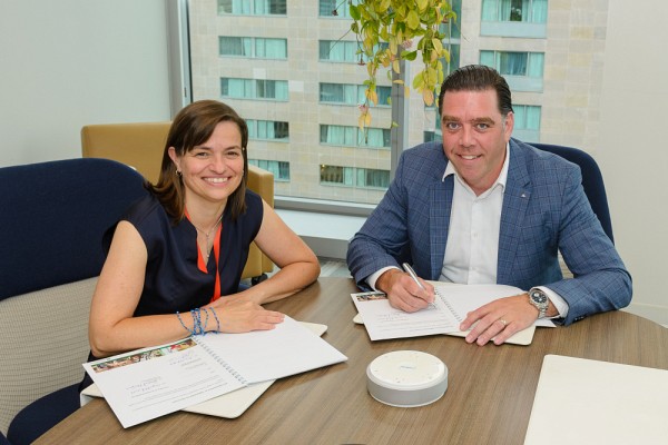 La Pre&nbsp;Eve Langelier accompagn&eacute;e de M. St&eacute;phane Raymond, directeur g&eacute;n&eacute;ral r&eacute;gional &ndash; Est de l&rsquo;Am&eacute;rique du Nord, Hatch. (Photo prise avant l'entr&eacute;e en vigueur des mesures de distanciation)