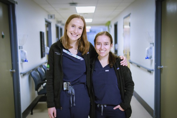 Catherine Simard et Sarah Bastien, r&eacute;sidentes au Service d&rsquo;ophtalmologie de l&rsquo;UdeS