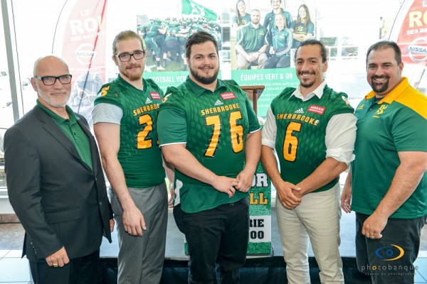 Le coordonnateur Alain Lapointe, les capitaines Gabriel Polan, Samuel Pich&eacute;-Luneau et J&eacute;r&eacute;mie Lardi, ainsi que l'entra&icirc;neur-chef Mathieu Lecompte.