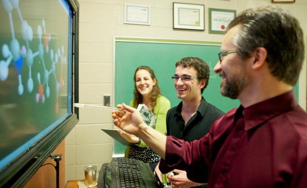 Pour Shawn, le rapport privil&eacute;gi&eacute; entre les professeurs et les &eacute;tudiants du D&eacute;partement de chimie constitue un acquis inestimable.