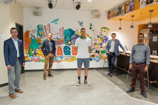 La mise sur pied est le fruit d&rsquo;un colossal travail de collaborations. De gauche &agrave; droite&nbsp;: Alexandre Goulet, directeur du d&eacute;veloppement &agrave; la Facult&eacute; de g&eacute;nie, le doyen, Pr Jean Proulx, Alexandre B&eacute;dard, le pr&eacute;sident actuel de l&rsquo;AGEG, le doyen sortant, Pr Patrik Doucet ainsi que Azfar Badaroudine, pr&eacute;sident de l&rsquo;AGEG &agrave; l&rsquo;hiver 2021. 