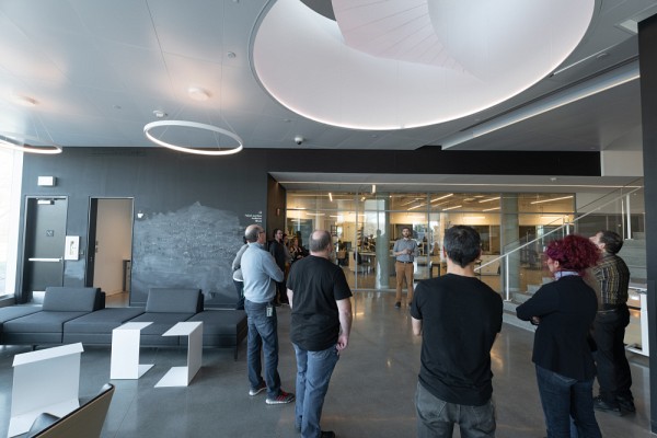 Des visites organis&eacute;es &agrave; la Facult&eacute; des sciences permettent au personnel de se familiariser avec son milieu tout en tissant des liens.