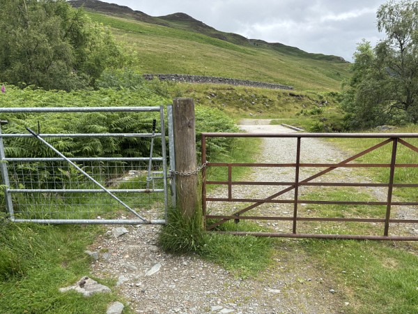 Premier&nbsp;obstacle tangible sur le chemin de Suzanne, une cl&ocirc;ture verrouill&eacute;e met sa r&eacute;solution &agrave; l&rsquo;&eacute;preuve.