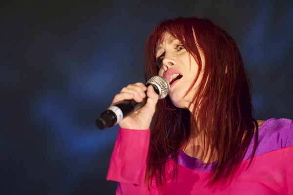 En plus d'offrir quelques-unes de ses compositions, Chlo&eacute; Ste-Marie a interpr&eacute;t&eacute; l'un des po&egrave;mes de notre ambassadrice&nbsp;2012 de la Facult&eacute; des lettres et sciences humaines, Louise Dupr&eacute;.