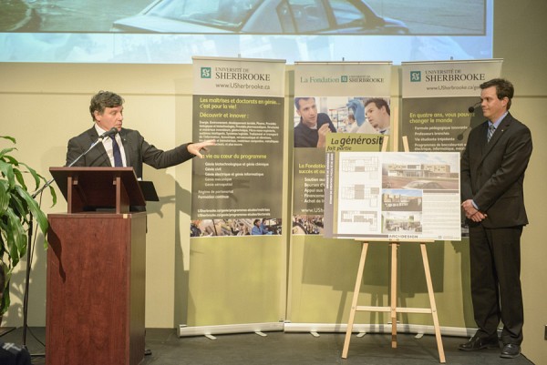 Le doyen, Pr G&eacute;rard Lachiver, et Pr Patrik Doucet, vice-doyen &agrave; la formation, pr&eacute;sentent le futur Studio de cr&eacute;ation de la Facult&eacute; de g&eacute;nie, un projet qui favorisera la r&eacute;ussite et l'&eacute;panouissement des &eacute;tudiants