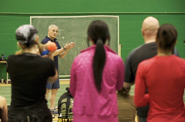 Le doyen Jean-Pierre Brunelle prend part &agrave; la formation.