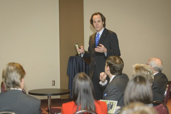 Le doyen Lebel-Grenier a profit&eacute; de l'occasion pour pr&eacute;senter les projets de d&eacute;veloppement de la Facult&eacute;.