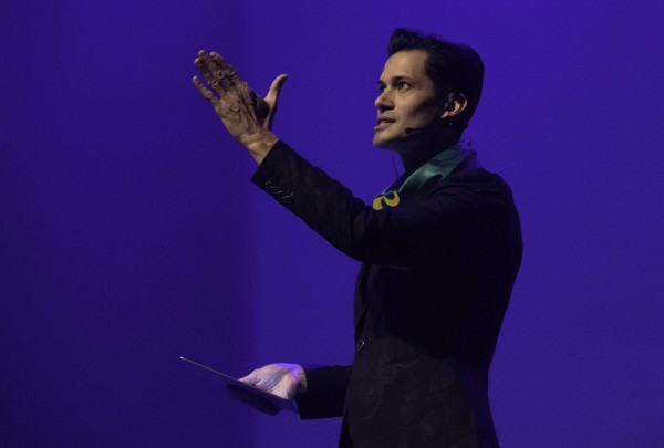 Mathieu Nuth, professeur en g&eacute;nie civil, pilotant encore une fois cette ann&eacute;e le rite d'engagement.