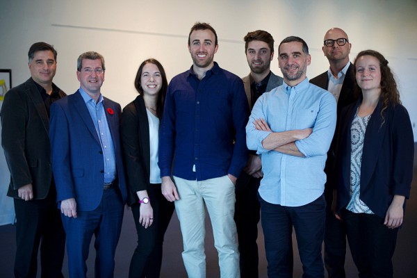 Les trois conf&eacute;renciers en compagnie des organisateurs de l'&eacute;v&eacute;nement.