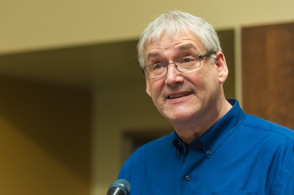 Le professeur Roch Hurtubise, directeur de l'&Eacute;cole de travail social au moment de la r&eacute;forme du baccalaur&eacute;at, a pris la parole lors de la soir&eacute;e de remise des prix.