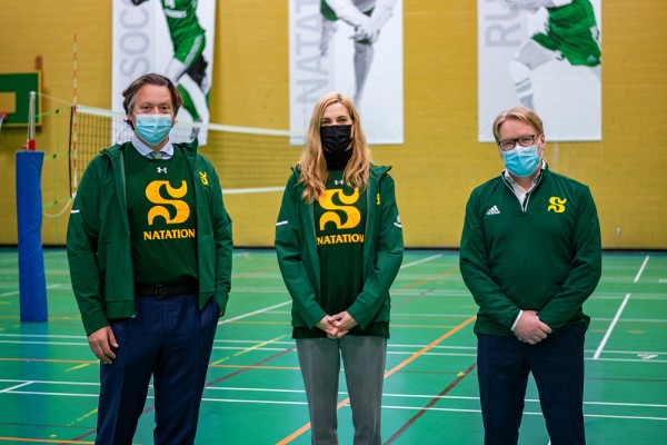 M. Vincent Joli-Coeur, pr&eacute;sident de La Fondation de l'UdeS et vice-pr&eacute;sident du conseil, March&eacute;s financiers,&nbsp;Banque Nationale du Canada, Mme Pascale St-Onge, ministre des Sports et ministre responsable de l&rsquo;Agence de d&eacute;veloppement &eacute;conomique du Canada pour les r&eacute;gions du Qu&eacute;bec, et M. Fran&ccedil;ois Thibault,&nbsp;pr&eacute;sident de la Corporation &eacute;tudes-sports et&nbsp;vice-pr&eacute;sident ex&eacute;cutif, chef de la direction financi&egrave;re et tr&eacute;sorier chez M&eacute;tro, se trouvaient &agrave; l'&eacute;v&eacute;nement.