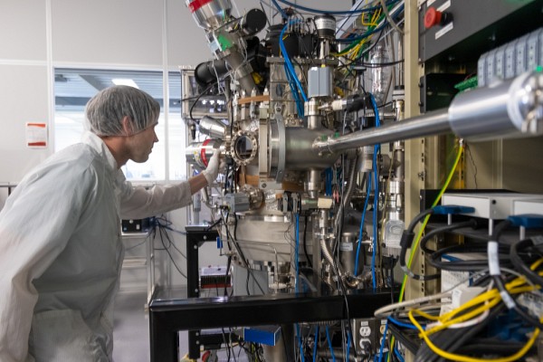 La bonification des bourses d'&eacute;tudes contribue &agrave; soutenir la recherche qui se fait dans les laboratoires et les groupes de recherche.