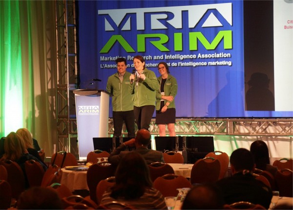 L&rsquo;&eacute;quipe championne de l&rsquo;UdeS en pleine action lors du Concours pancanadien de l&rsquo;Association de la recherche et de l&rsquo;intelligence marketing (ARIM) 2016, pr&eacute;sent&eacute; &agrave; Montr&eacute;al.
