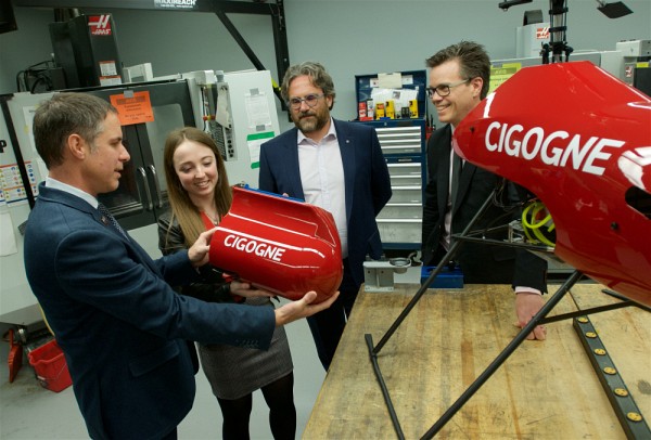 L'&eacute;tudiante&nbsp;en g&eacute;nie m&eacute;canique Rosemarie St-Yves Ferron, repr&eacute;sentante de l'&eacute;quipe Cigogne, gagnante du grand prix Invention de l'&eacute;dition 2018 du&nbsp;concours Createk.