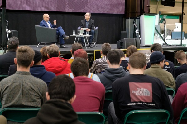 Jos&eacute; Boisjoli, PDG de BRP, et Jean Proulx, doyen de la Facult&eacute; de g&eacute;nie, lors de la p&eacute;riode d&rsquo;&eacute;changes suivant la conf&eacute;rence