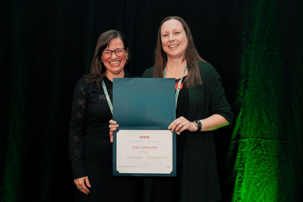 La professeure Eve Langelier et Val&eacute;rie Harbour