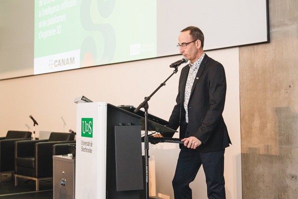 Pr Jean Proulx, doyen de la Facult&eacute; de g&eacute;nie et ma&icirc;tre de c&eacute;r&eacute;monie