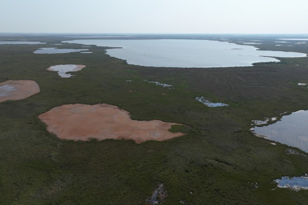 Dans le cadre de son doctorat, Lucile s'int&eacute;resse &agrave; l'ass&egrave;chement des lacs des basses terres de la baie d'Hudson.