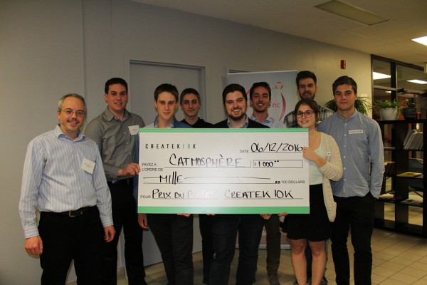 Les professeurs Jean-S&eacute;bastien Plante et Mathieu Picard en compagnie de l'&eacute;quipe Catmosph&egrave;re.