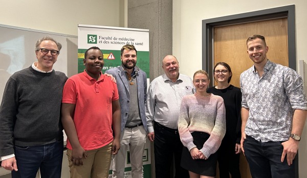 De gauche &agrave; droite : Prs Pierre Lavigne et Benoit Coulombe, &Eacute;lizabeth Maurice-Elder en compagnie de nos r&eacute;cipiendaires Berthy Mbuya, Lo&iuml;s Mourrain, Kathrine Thibeault et Marc-Antoine Turcotte