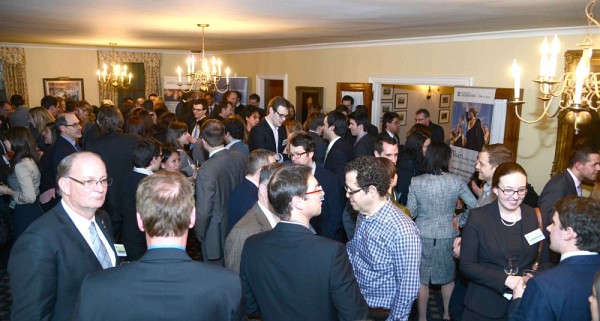 Quelques 140 dipl&ocirc;m&eacute;s ont pris part au cocktail.