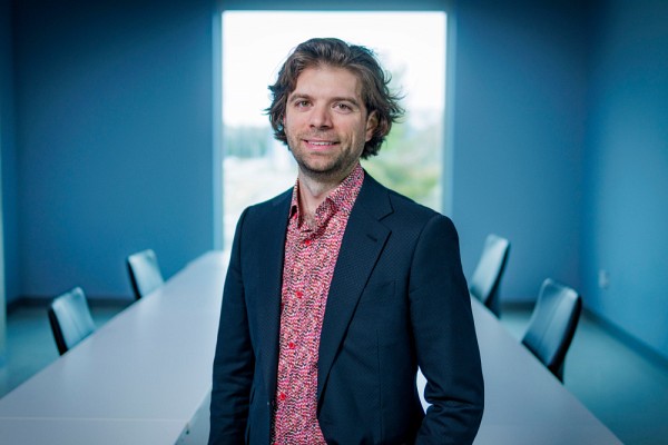 La premi&egrave;re phase du projet port&eacute; par le professeur-chercheur Christian Iorio-Morin, de la Facult&eacute; de m&eacute;decine et des sciences de la sant&eacute;, visera &agrave; &eacute;valuer les besoins des personnes vivant avec une paralysie et &agrave; &eacute;tablir les cadres &eacute;thiques et r&egrave;glementaires du projet.