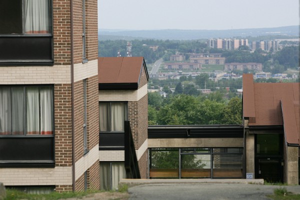 Environ 17 % des chambres en r&eacute;sidences ont &eacute;t&eacute; r&eacute;serv&eacute;es pour les personnes &eacute;tudiantes qui doivent s'isoler et respecter une quarantaine.