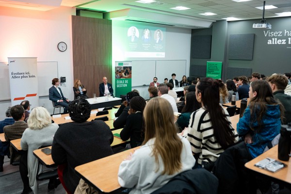 Le panel avec Nicolas Marcoux et Sonia Boisvert,&nbsp;CPA et Chef des ressources humaines chez PwC, &eacute;tait anim&eacute; par Thomas Prescott, &eacute;tudiant au baccalaur&eacute;at en administration des affaires, cheminement comptabilit&eacute;, et stagiaire chez PwC Canada.