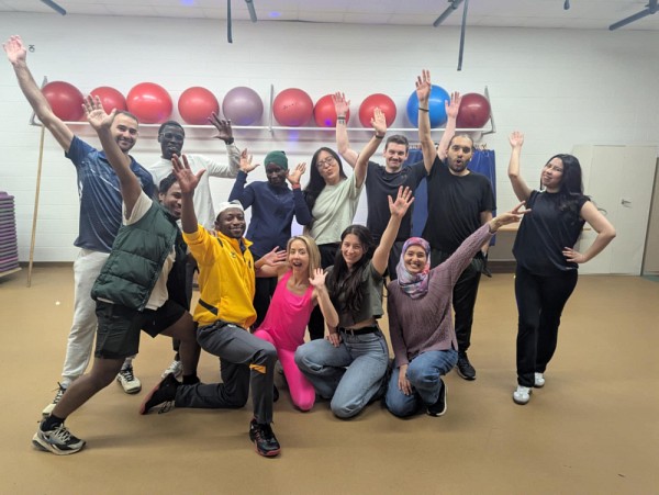 L'&Eacute;cole d'&eacute;t&eacute; en mentorat scientifique 2025 a r&eacute;uni 11 personnes &eacute;tudiantes inscrites &agrave; la ma&icirc;trise ou au doctorat en sciences, en g&eacute;nie et en g&eacute;omatique/t&eacute;l&eacute;d&eacute;tection. On les aper&ccedil;oit ici en&nbsp;compagnie de l'animatrice Lina Donnard (en rose), &agrave; l'occasion de l'activit&eacute; brise-glace.