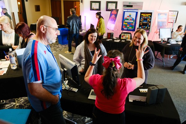 Jeux d'&eacute;vasion, jeux de cartes, jeux de r&ocirc;le... plusieurs exemples de pratiques d'apprentissage ludiques &eacute;taient &agrave; l'honneur lors de la Foire ludique, r&eacute;v&eacute;lant la cr&eacute;ativit&eacute; et la passion du personnel enseignant et des conseill&egrave;res et conseillers p&eacute;dagogiques.