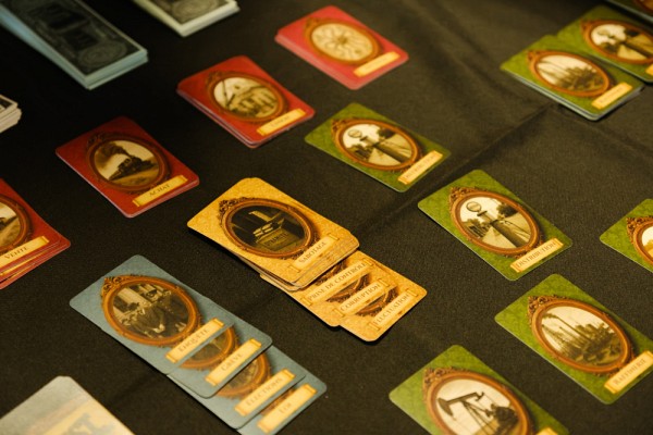 TRUST, le jeu imagin&eacute; par Ricardo&nbsp;Moreira dos Santos dans son cours de g&eacute;opolitique de l'&eacute;nergie, pour notamment mieux comprendre la complexit&eacute; des dynamiques du march&eacute; p&eacute;trolier.&nbsp;