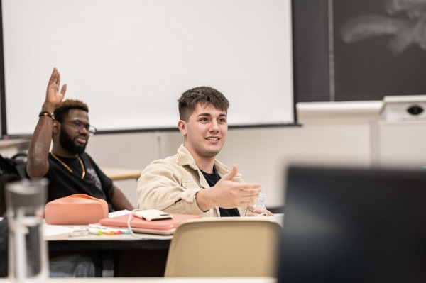 William&nbsp;Germano, &eacute;tudiant au baccalaur&eacute;at en service social, ne savait pas &agrave; quoi s'attendre de ses coll&egrave;gues en enseignement. Maintenant, il esp&egrave;re avoir plus d'occasions d'&eacute;tablir des relations avec des collaborateurs et collaboratrices de tout horizon.