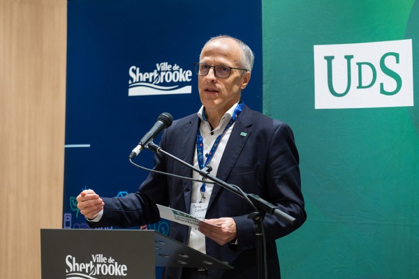 Le professeur Pierre Cossette, recteur de l'Universit&eacute; de Sherbrooke