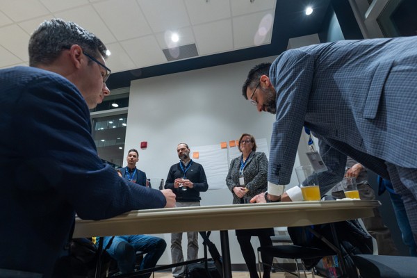 Dans le cadre du lancement au Quartier g&eacute;n&eacute;ral de l'entrepreneuriat, une activit&eacute; de maillage et d'id&eacute;ation a &eacute;t&eacute; offerte aux personnes pr&eacute;sentes.